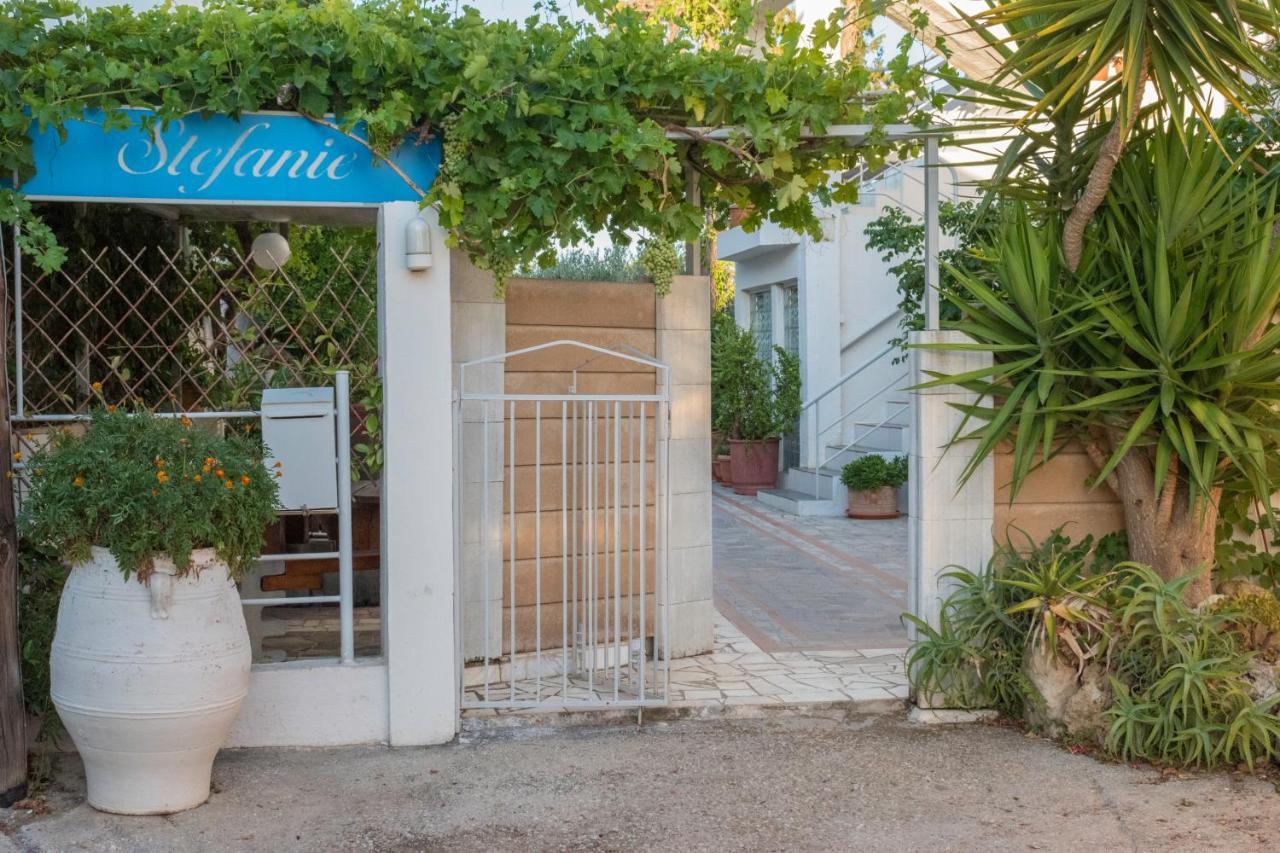 Stefanie Studios Agia Marina  Luaran gambar