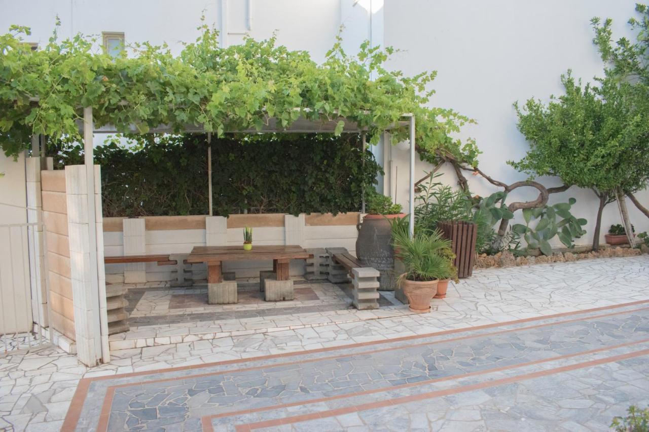 Stefanie Studios Agia Marina  Luaran gambar