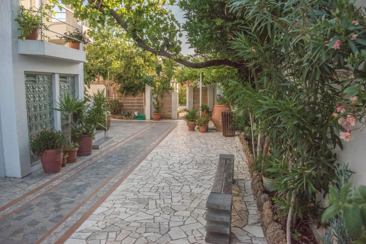 Stefanie Studios Agia Marina  Luaran gambar