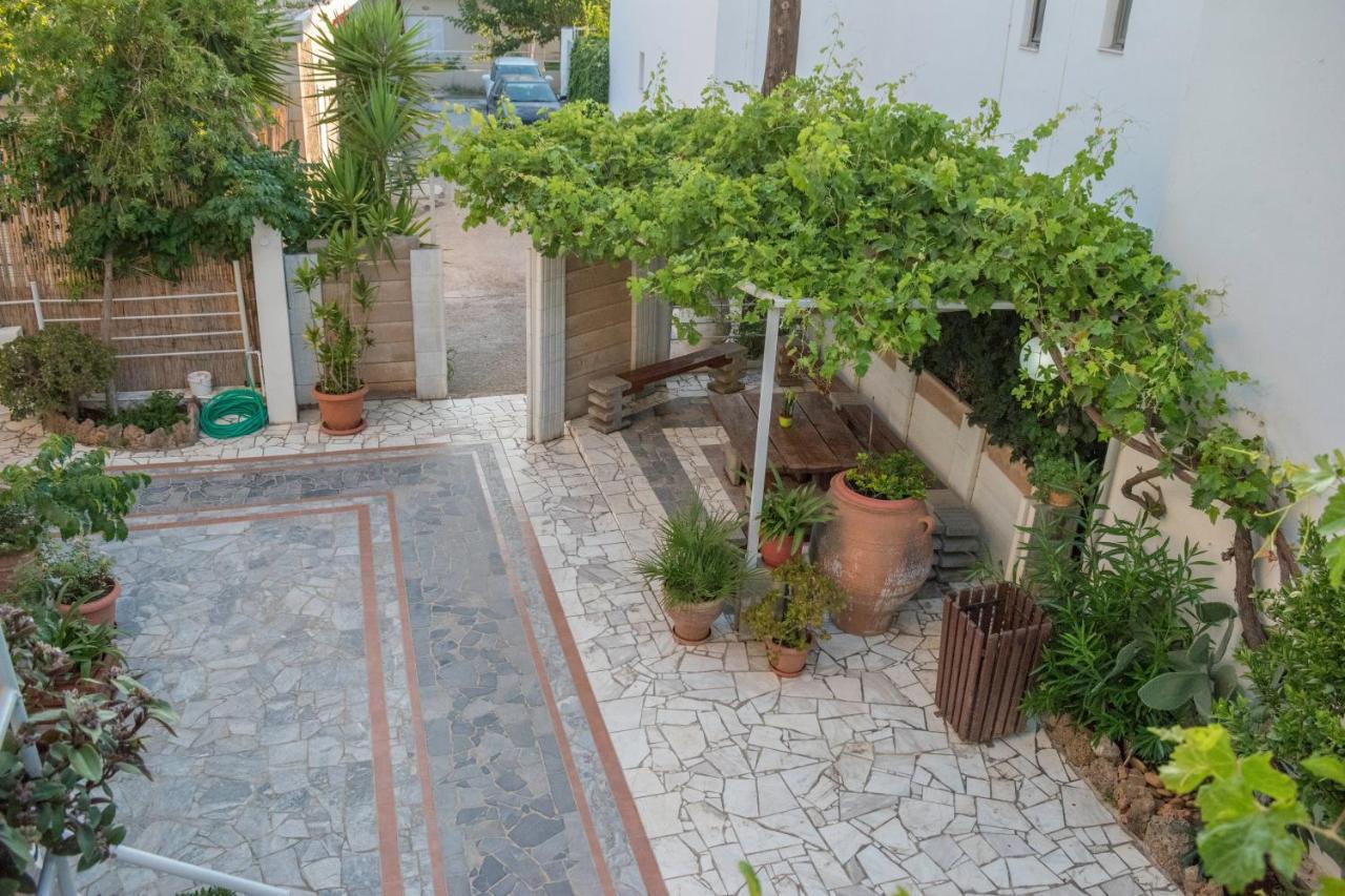 Stefanie Studios Agia Marina  Luaran gambar