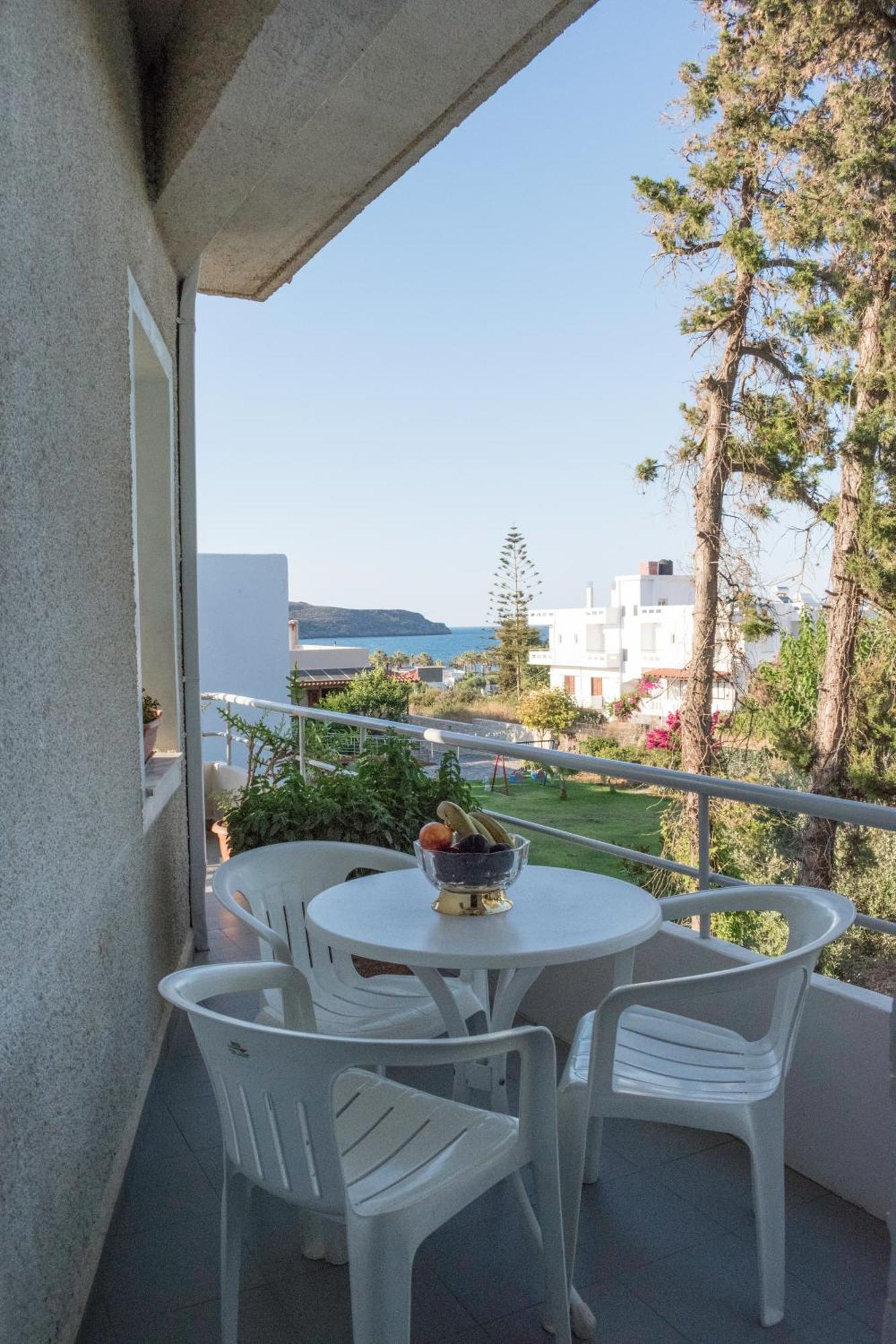 Stefanie Studios Agia Marina  Luaran gambar