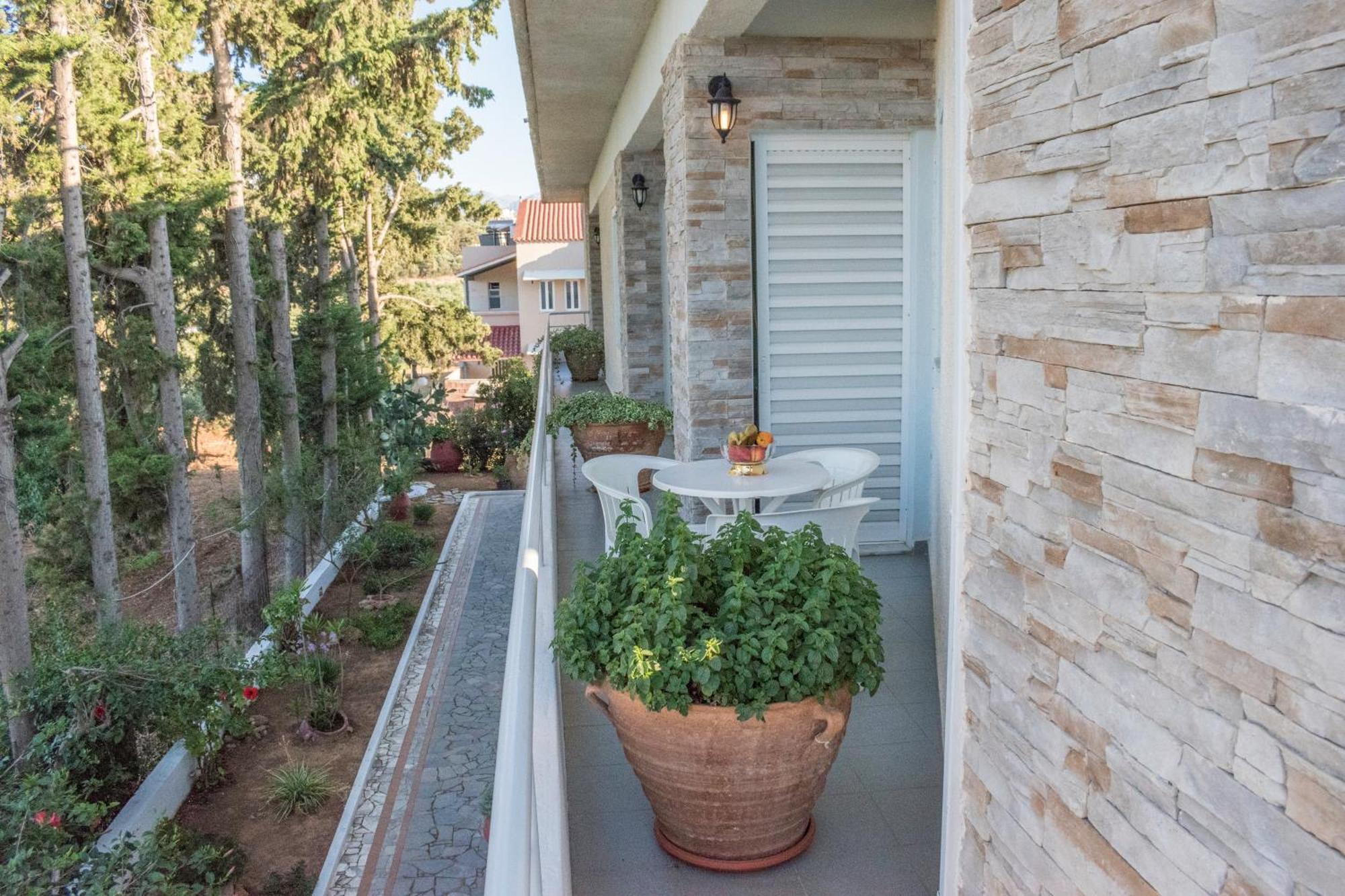 Stefanie Studios Agia Marina  Luaran gambar